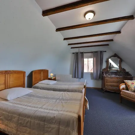 A La Montagne Apartment *