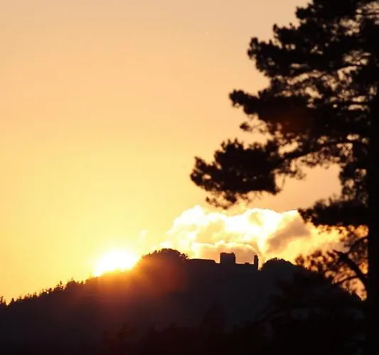 A La Montagne Apartment *